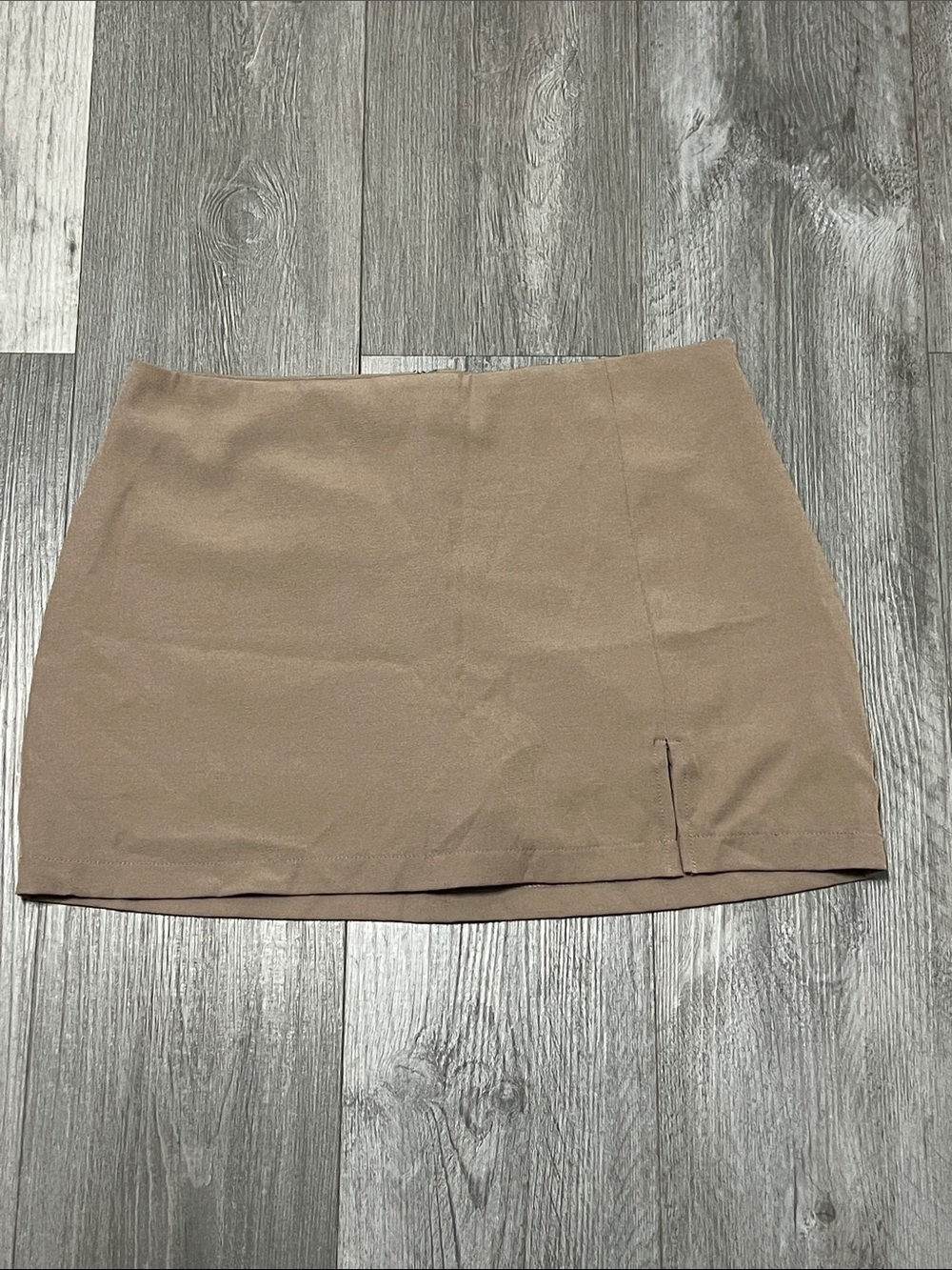 Aeropostale mini skirt witt built in shorts and a slit/ size M